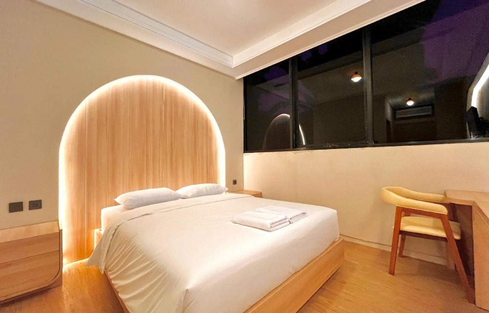 First Floor Queen Room